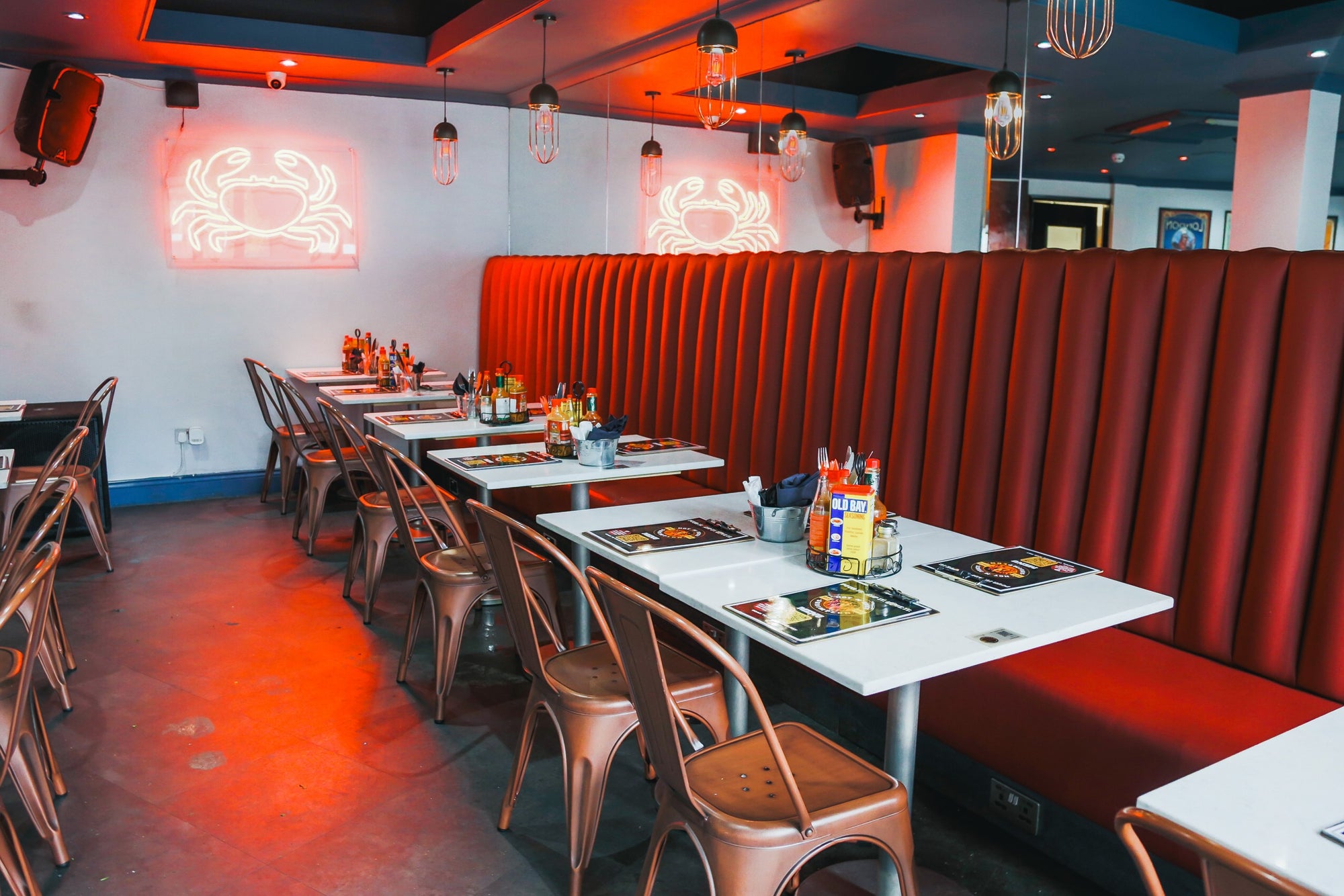 Get Ready for a Night Out and a Foodie Celebration: Late-Night Dining with a Live DJ and National Fast Food Day at Hot n Juicy Shrimp LDN